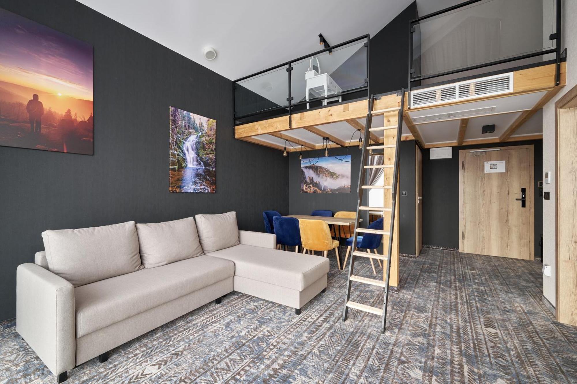 Zloty Horyzont Hotel & Resort 斯克拉斯卡波伦巴 外观 照片